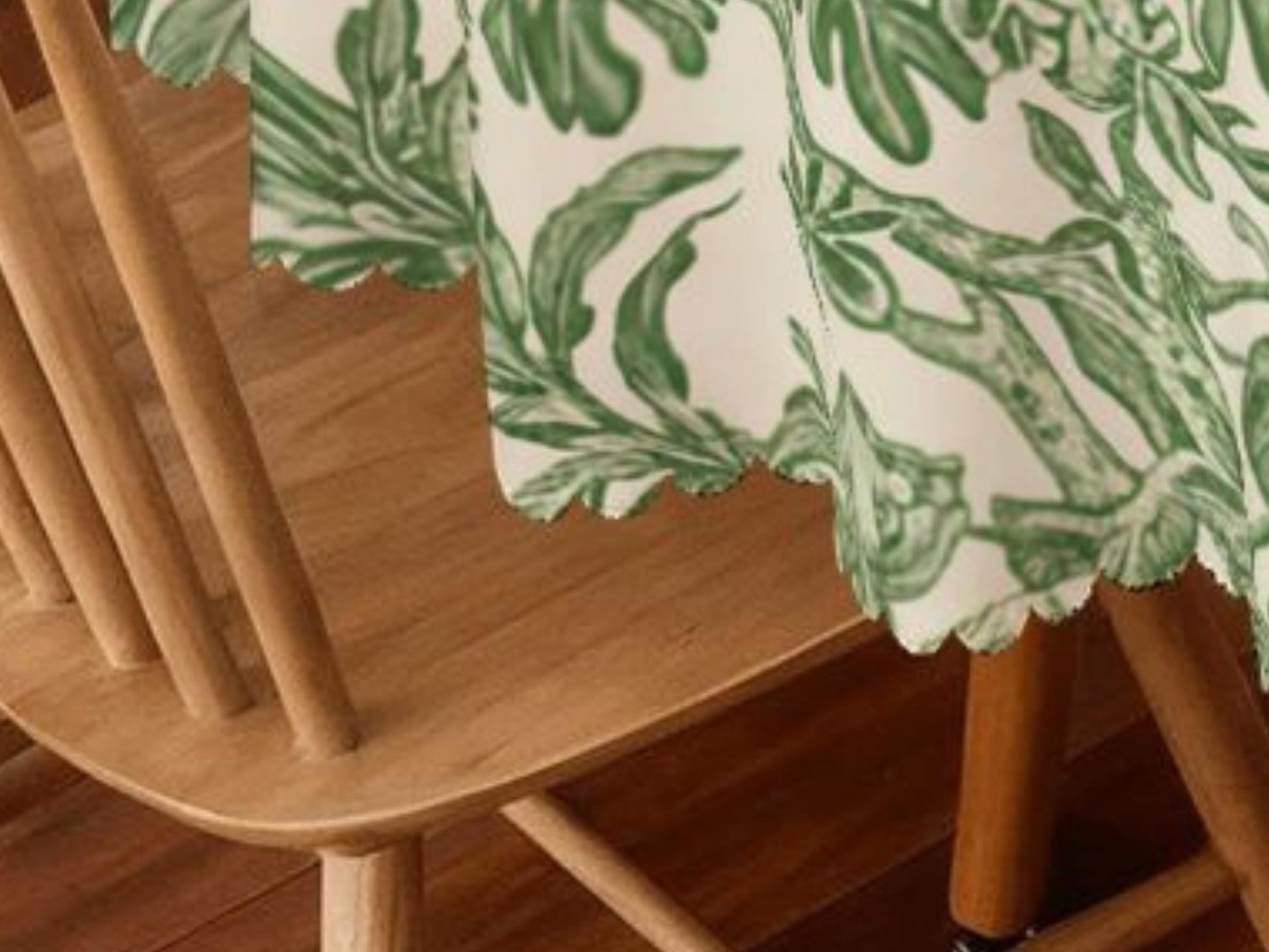 Toile Green Tropical Tablecloth With Scalloped Edge Lace Details For Dining Table Spill-Proof Spring Washable Table Cloth Elegant Setting