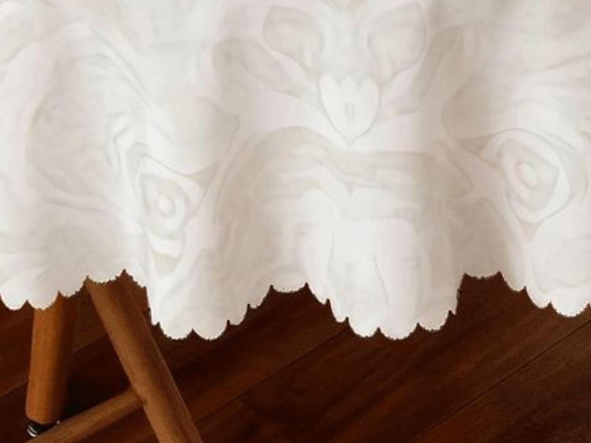 Tablecloth Round 60in Ivory With Scalloped Edge Lace Affect Details For Dining Room Spill-Proof Spring Washable Fabric Table Cloth Dinner
